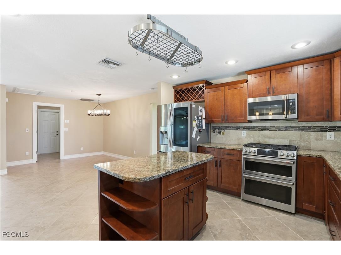 3346 SE 10th Place Cape Coral FL 33904 2026000533 image10