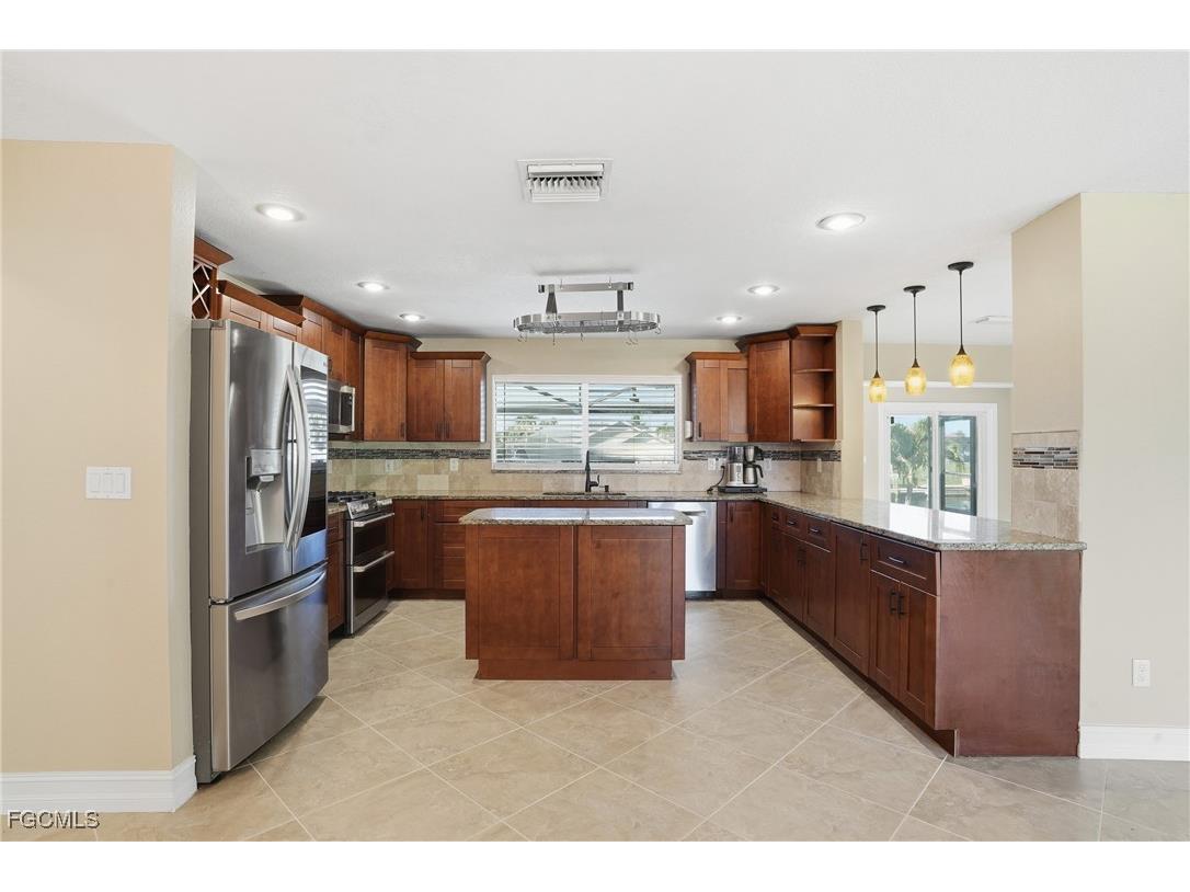 3346 SE 10th Place Cape Coral FL 33904 2026000533 image4