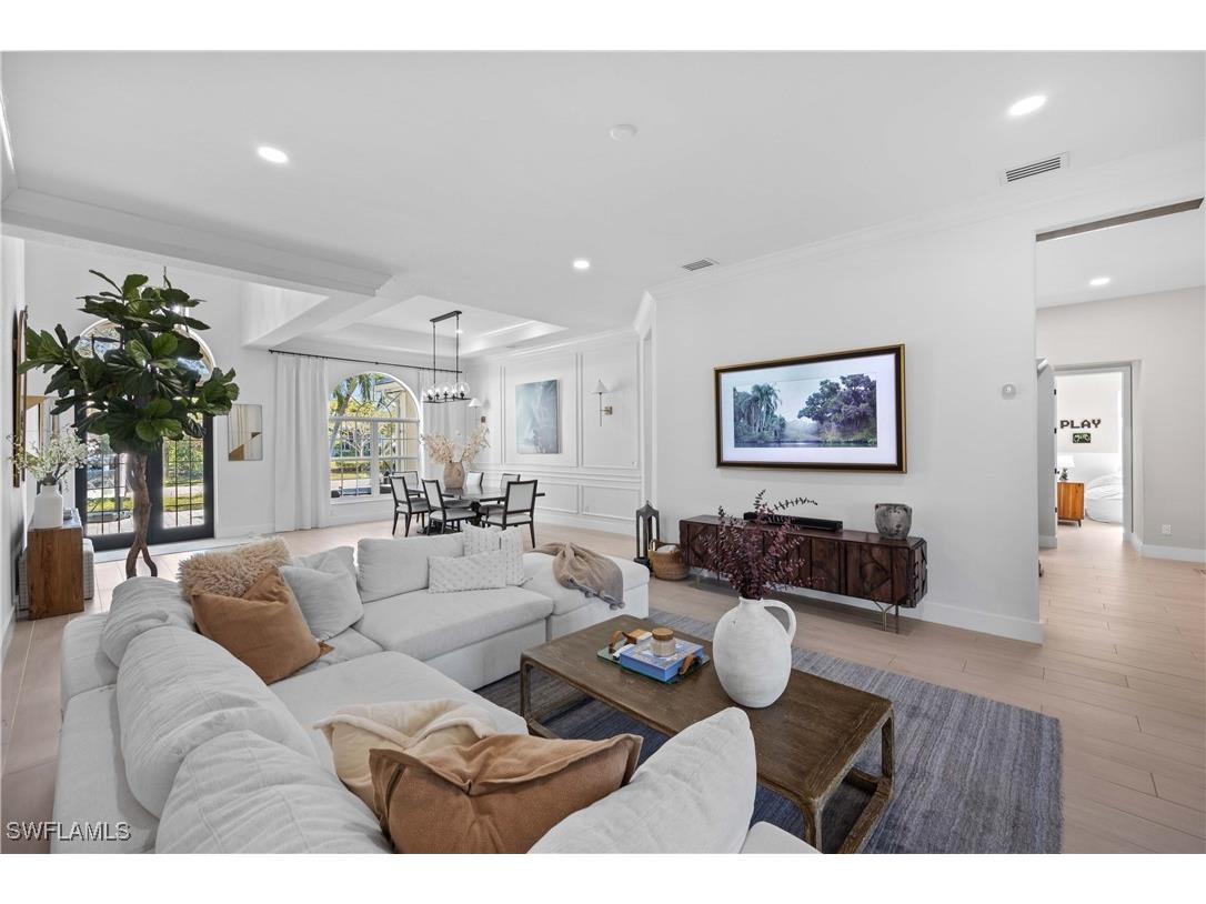 335 Cypress Way W Naples FL 34110 225004848 image1