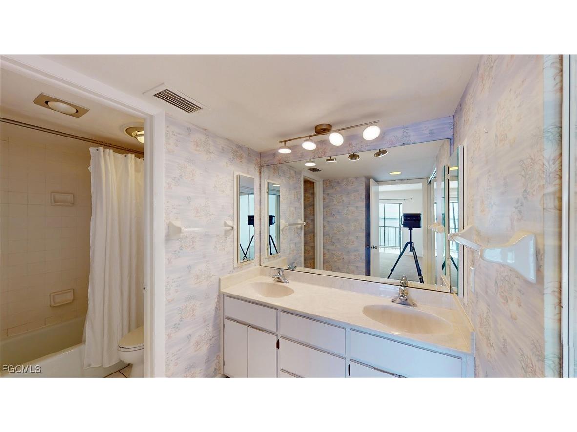 3350 N Key Drive #302 North Fort Myers FL 33903 2025020119 image10