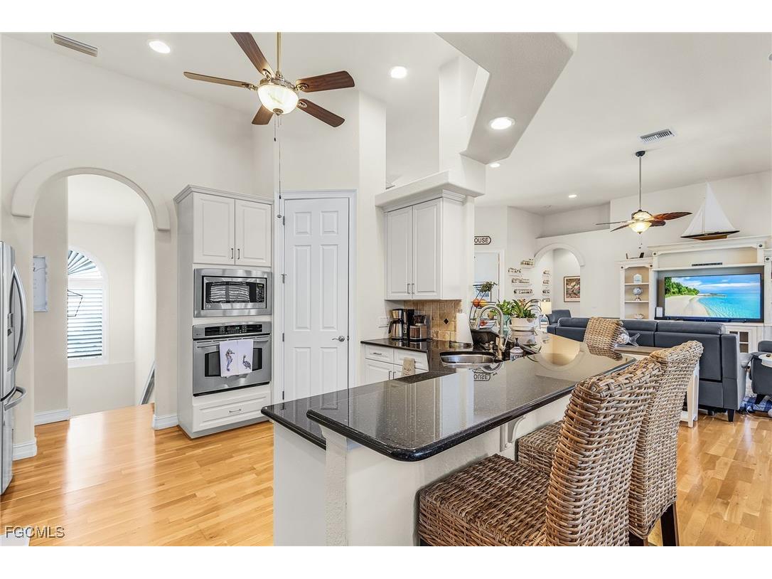 3351 Barra Circle Sanibel FL 33957 2025019988 image13