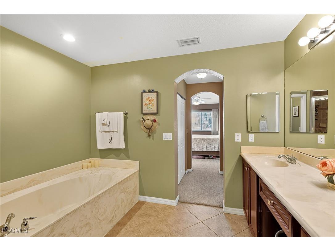 3355 Dandolo Circle Cape Coral FL 33909 2025020645 image18