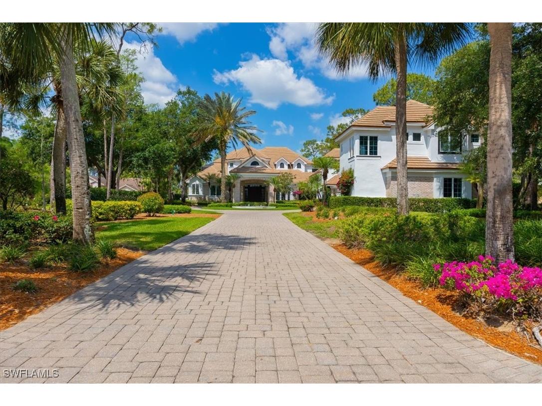 336 Edgemere Way E Naples FL 34105 225040789 image1