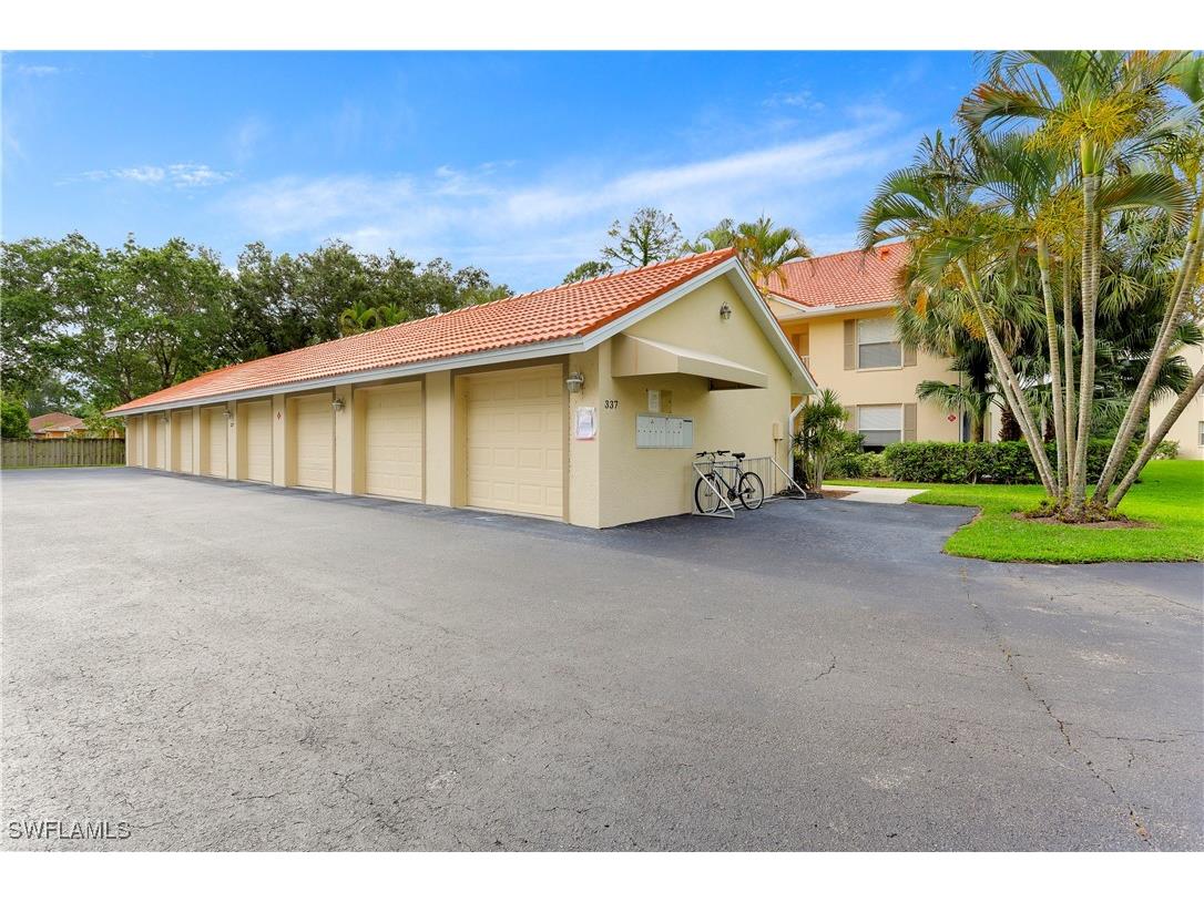 337 Robin Hood Circle #204 Naples FL 34104 225072687 image18