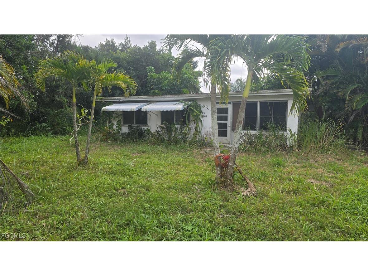 337 Sacramento Street North Fort Myers FL 33903 2025021681 image1