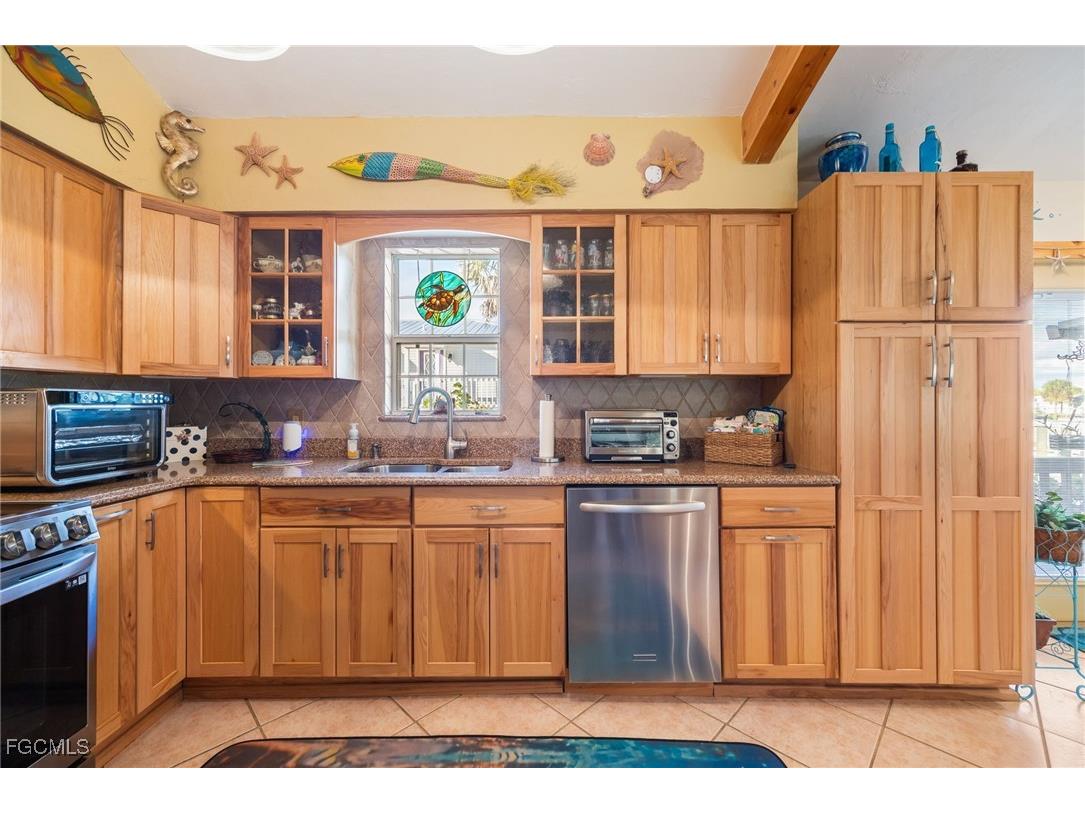 3374 York Road Saint James City FL 33956 2025021424 image12