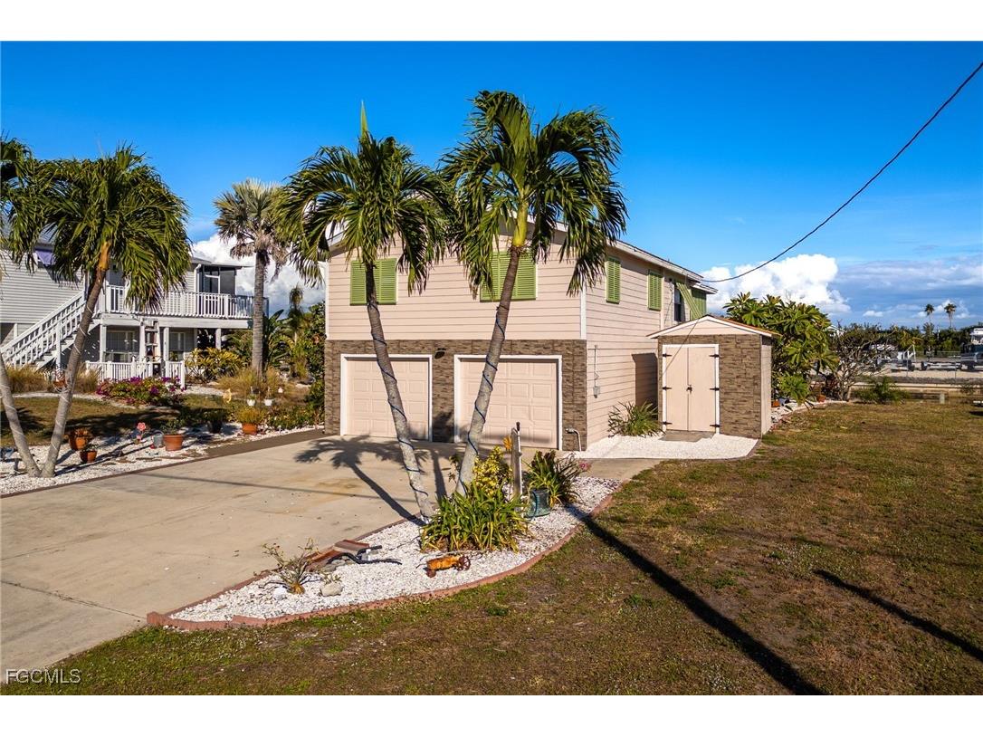 3374 York Road Saint James City FL 33956 2025021424 image2