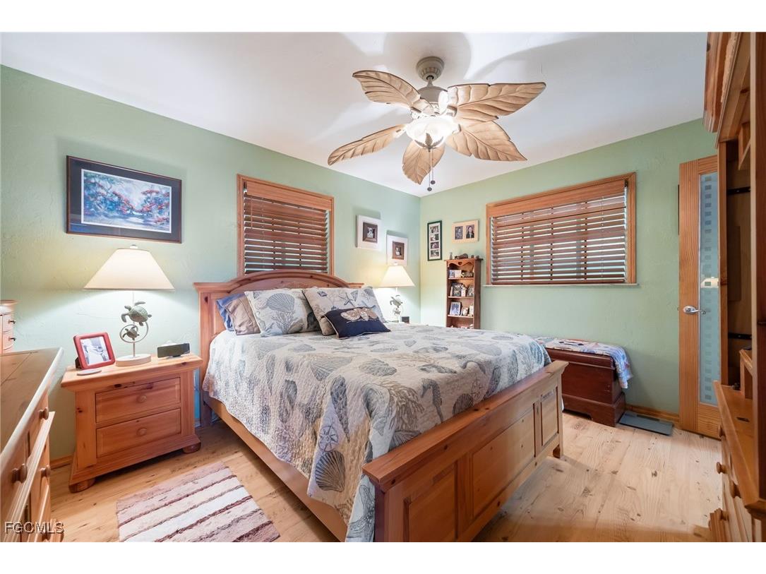 3374 York Road Saint James City FL 33956 2025021424 image20