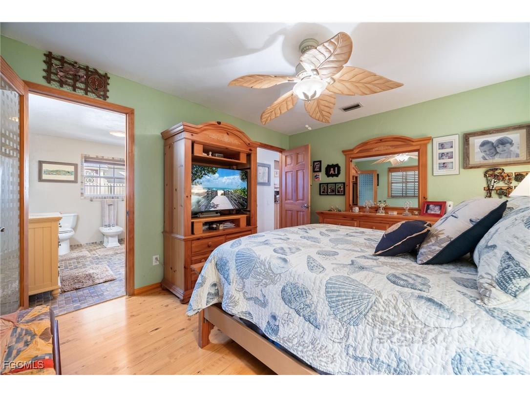 3374 York Road Saint James City FL 33956 2025021424 image21