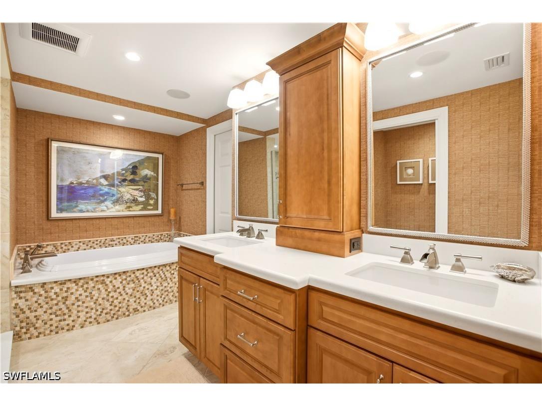 3377 Gulf Shore Boulevard N #6B Naples FL 34103 226016198 image18