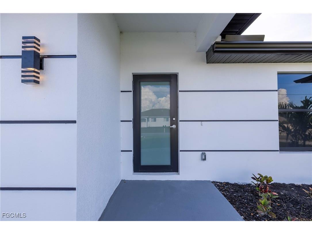 338 Harry Avenue S Lehigh Acres FL 33973 2025020693 image4