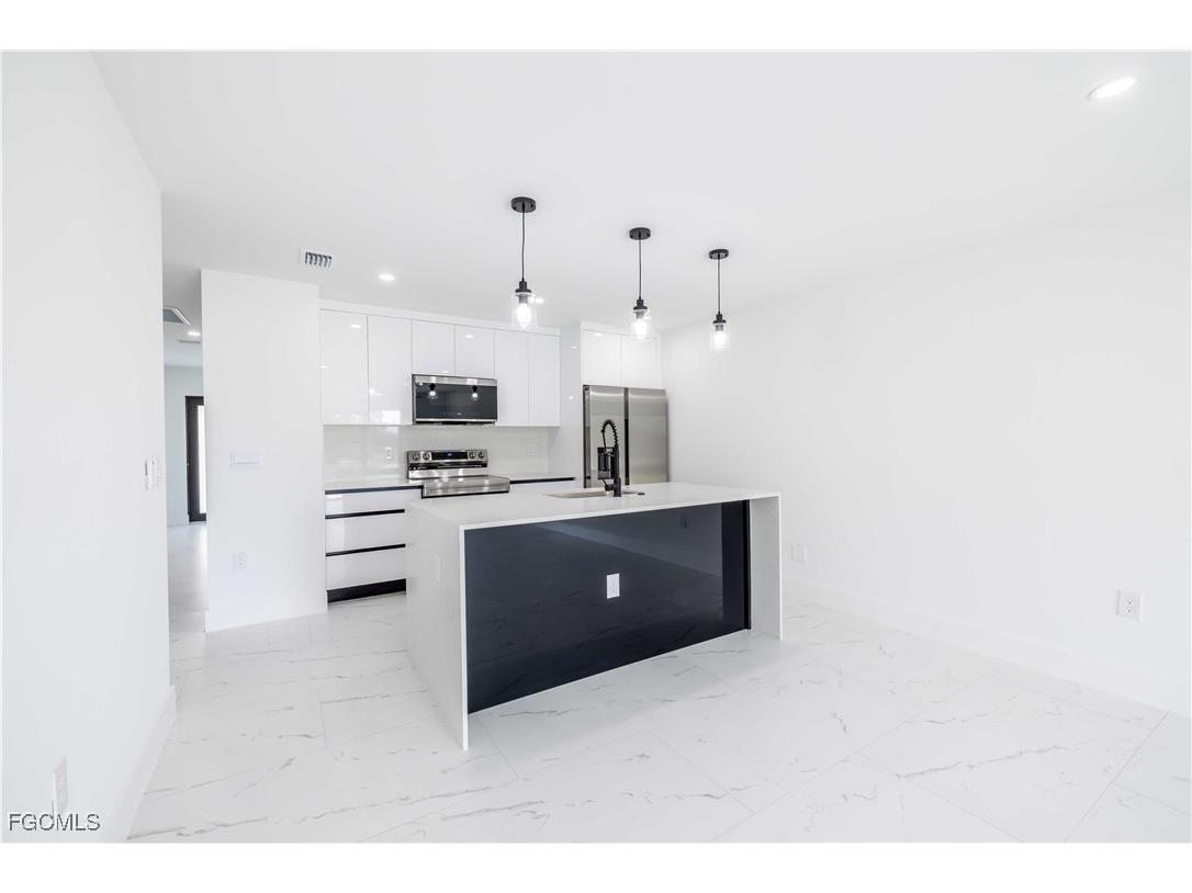 338 Harry Avenue S Lehigh Acres FL 33973 2025020693 image5