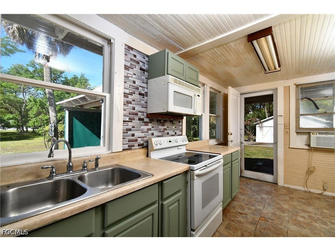 3381 Edgewood Avenue Fort Myers FL 33916 2026013826 image12