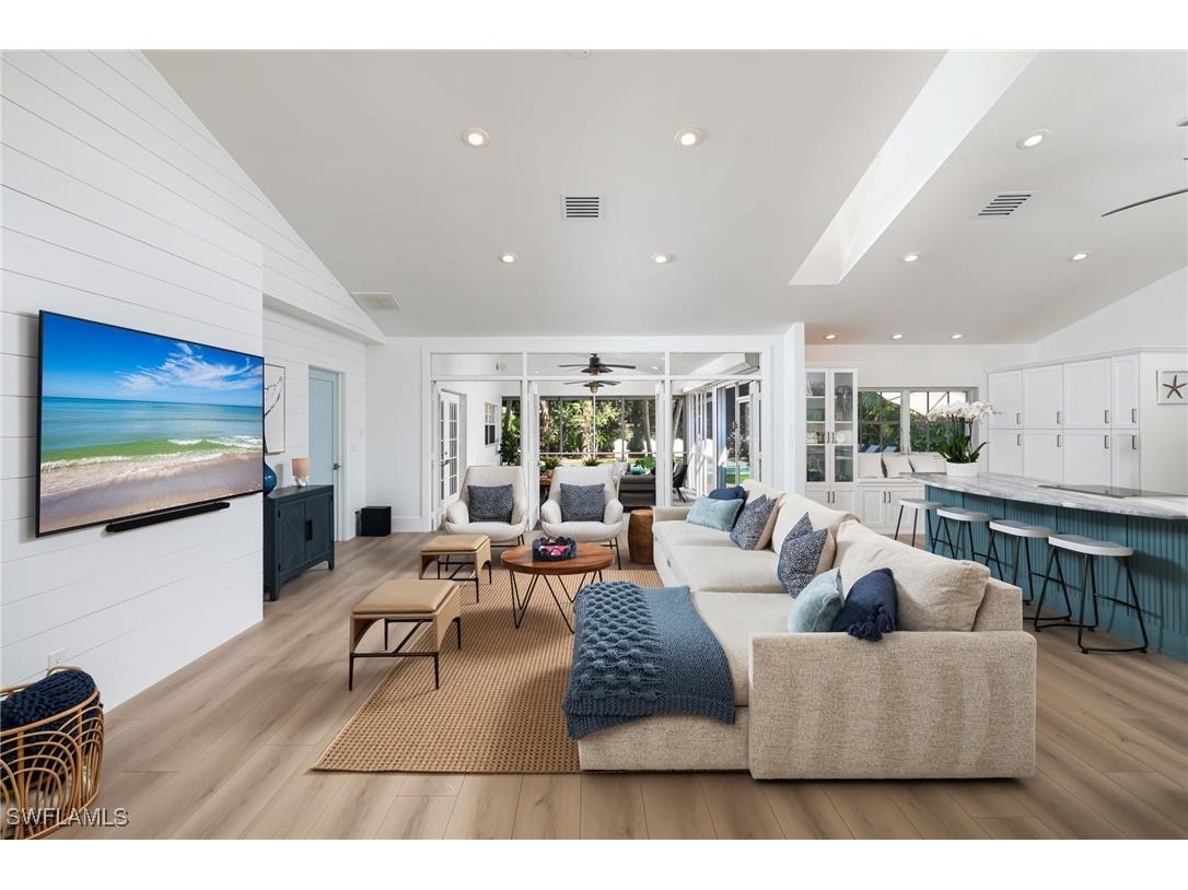 339 4th Avenue N Naples FL 34102 225080563 image1