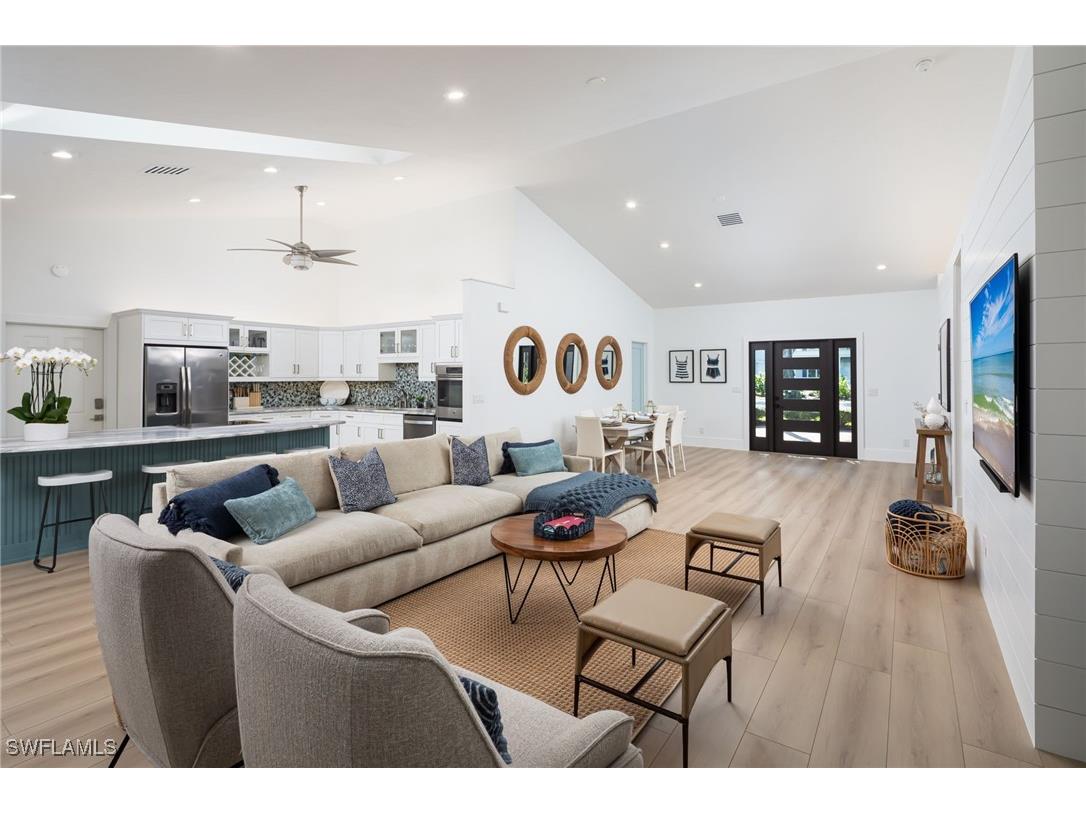 339 4th Avenue N Naples FL 34102 225080563 image2