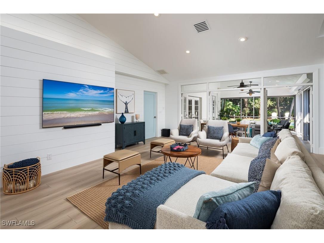 339 4th Avenue N Naples FL 34102 225080563 image4