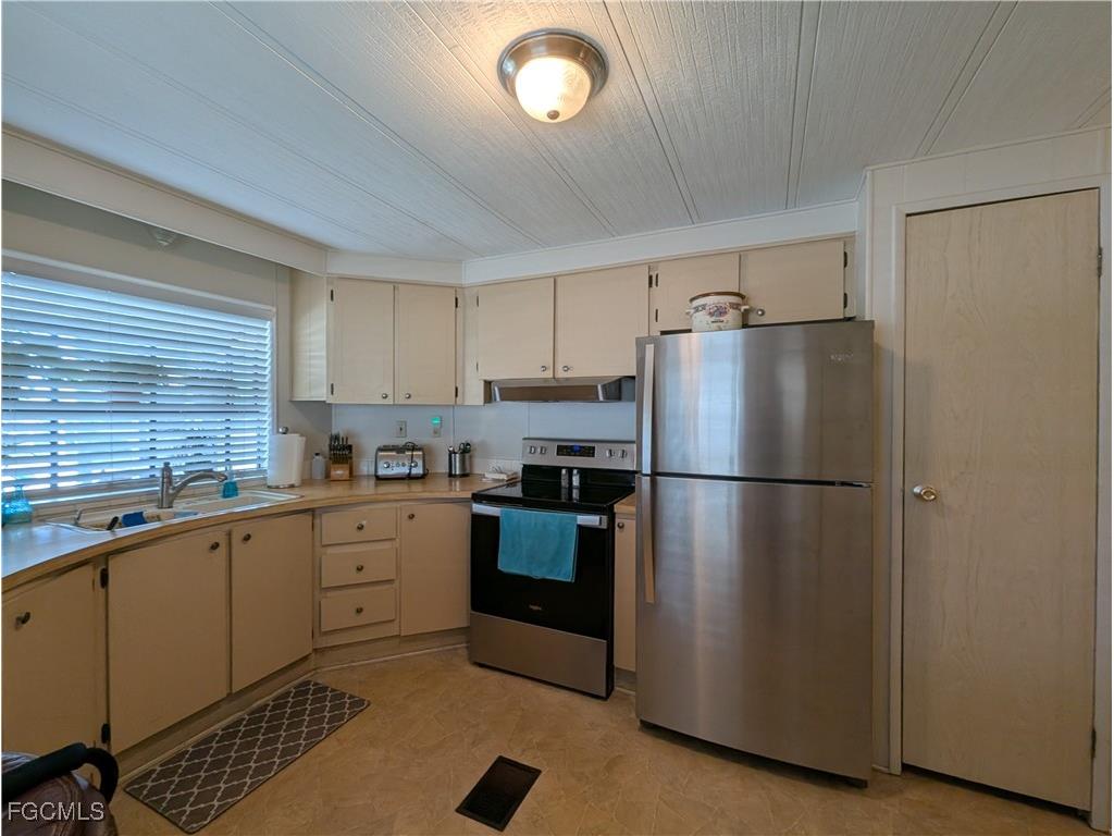 3390 Galaxy Way North Fort Myers FL 33903 2025009641 image4