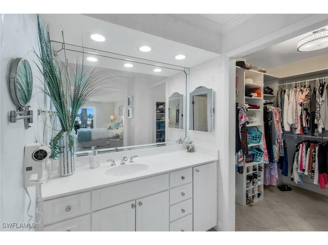 3399 Gulf Shore Boulevard N #203 Naples FL 34103 225071556 image20