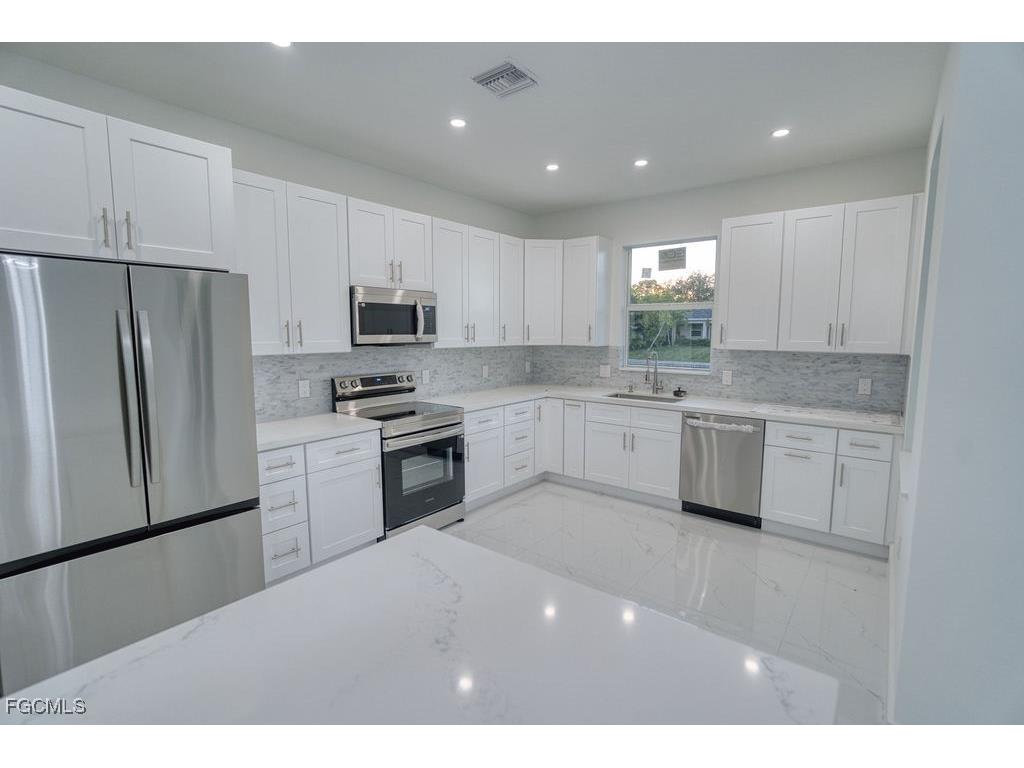 34 SE 23rd Place Cape Coral FL 33990 2026004845 image7