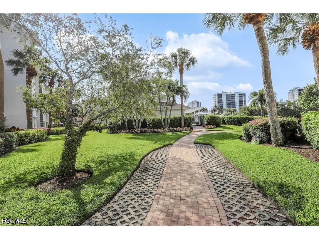 340 Horse Creek Drive #305 Naples FL 34110 2026021260 image25