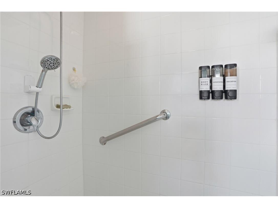 340 Robin Hood Circle #102 Naples FL 34104 226015314 image15