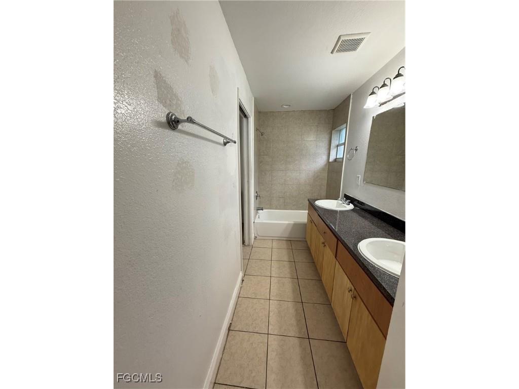 3401 25th Street SW Lehigh Acres FL 33976 2025017700 image8