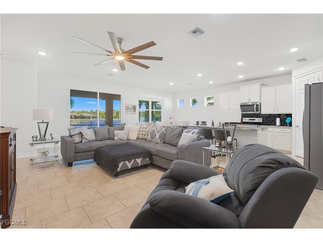 3401 Acapulco Circle Cape Coral FL 33909 2025015783 image5