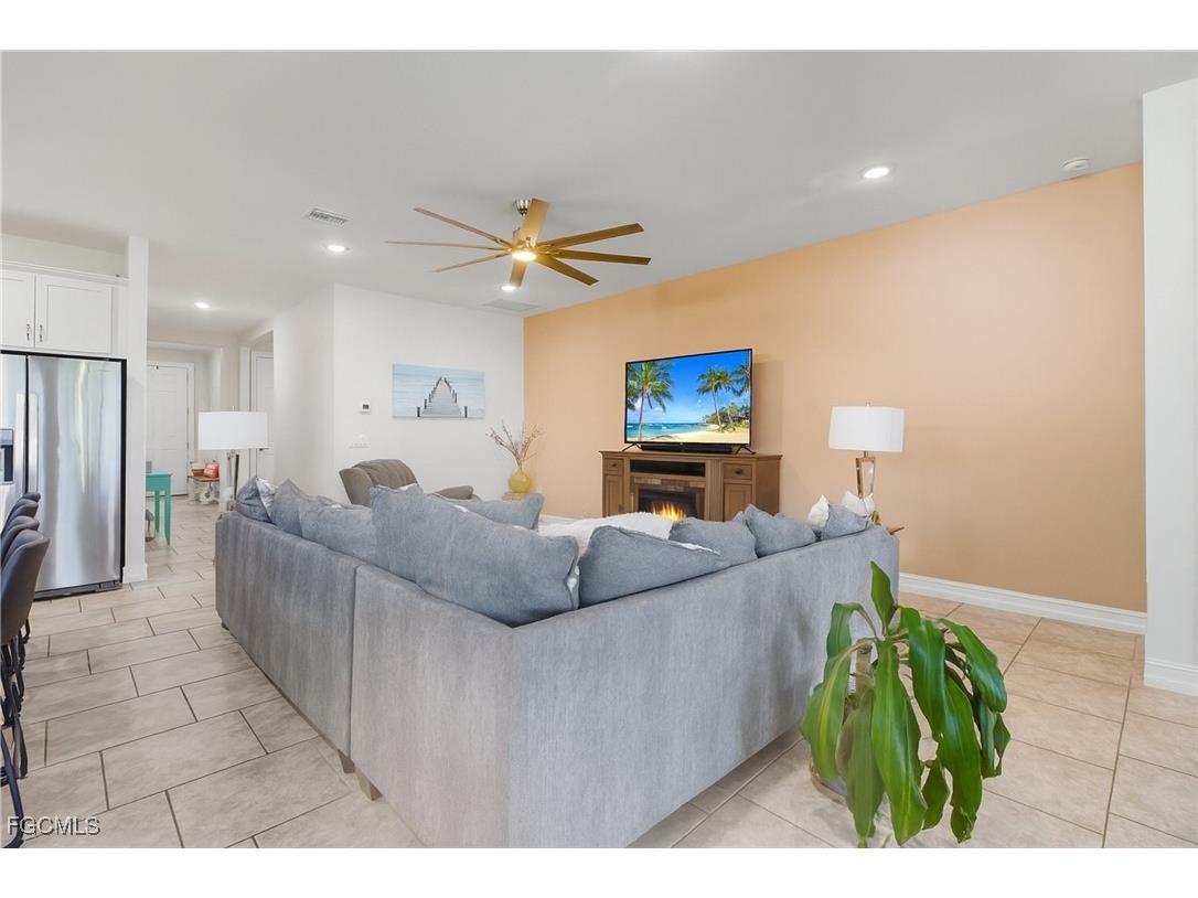 3401 Acapulco Circle Cape Coral FL 33909 2025015783 image6