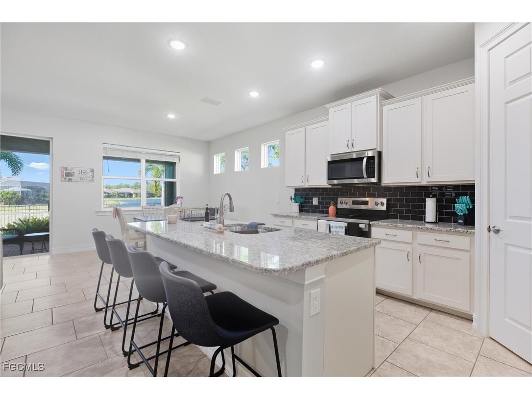 3401 Acapulco Circle Cape Coral FL 33909 2025015783 image8