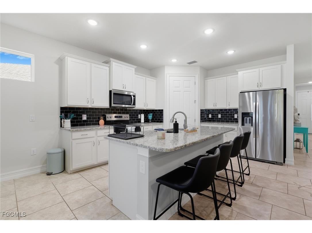 3401 Acapulco Circle Cape Coral FL 33909 2025015783 image9