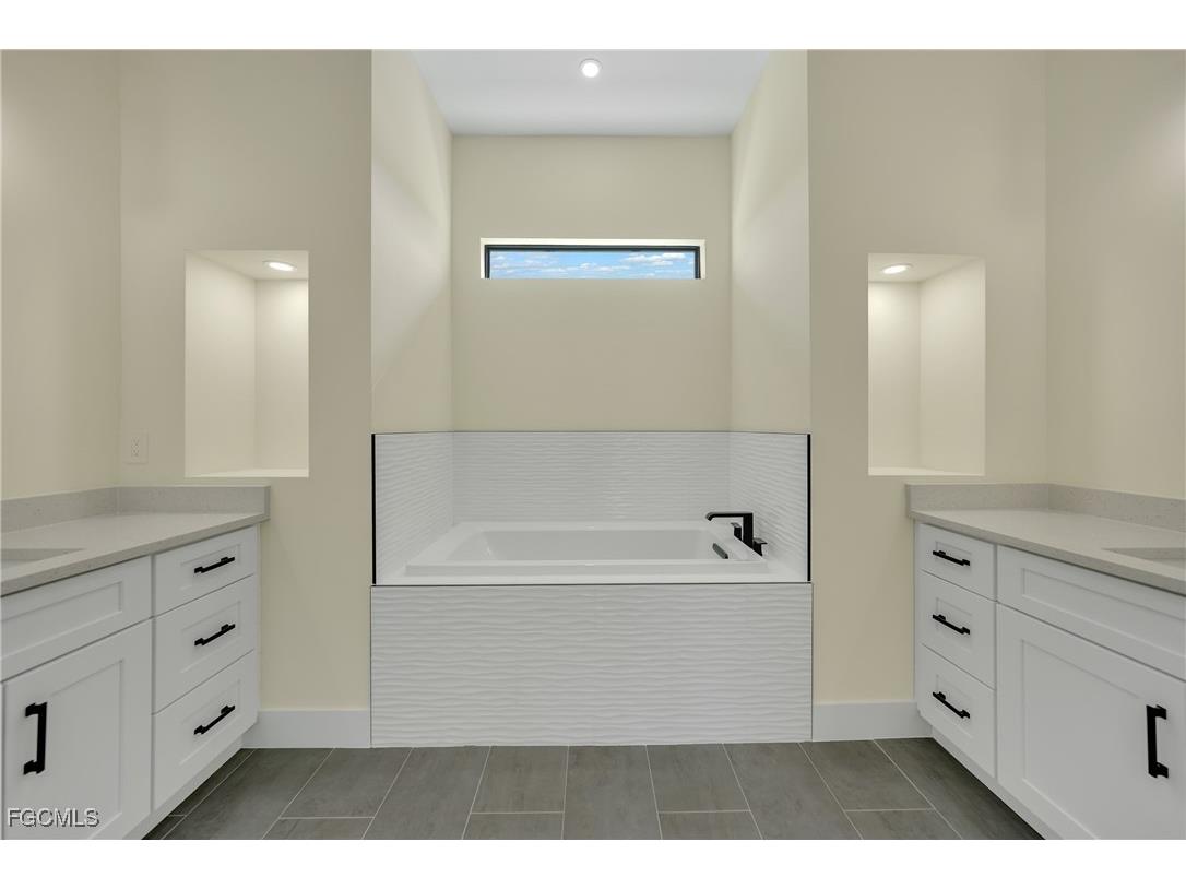 3405 NW 8th Terrace Cape Coral FL 33993 2025024928 image27