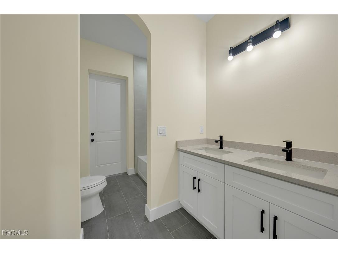 3405 NW 8th Terrace Cape Coral FL 33993 2025024928 image33