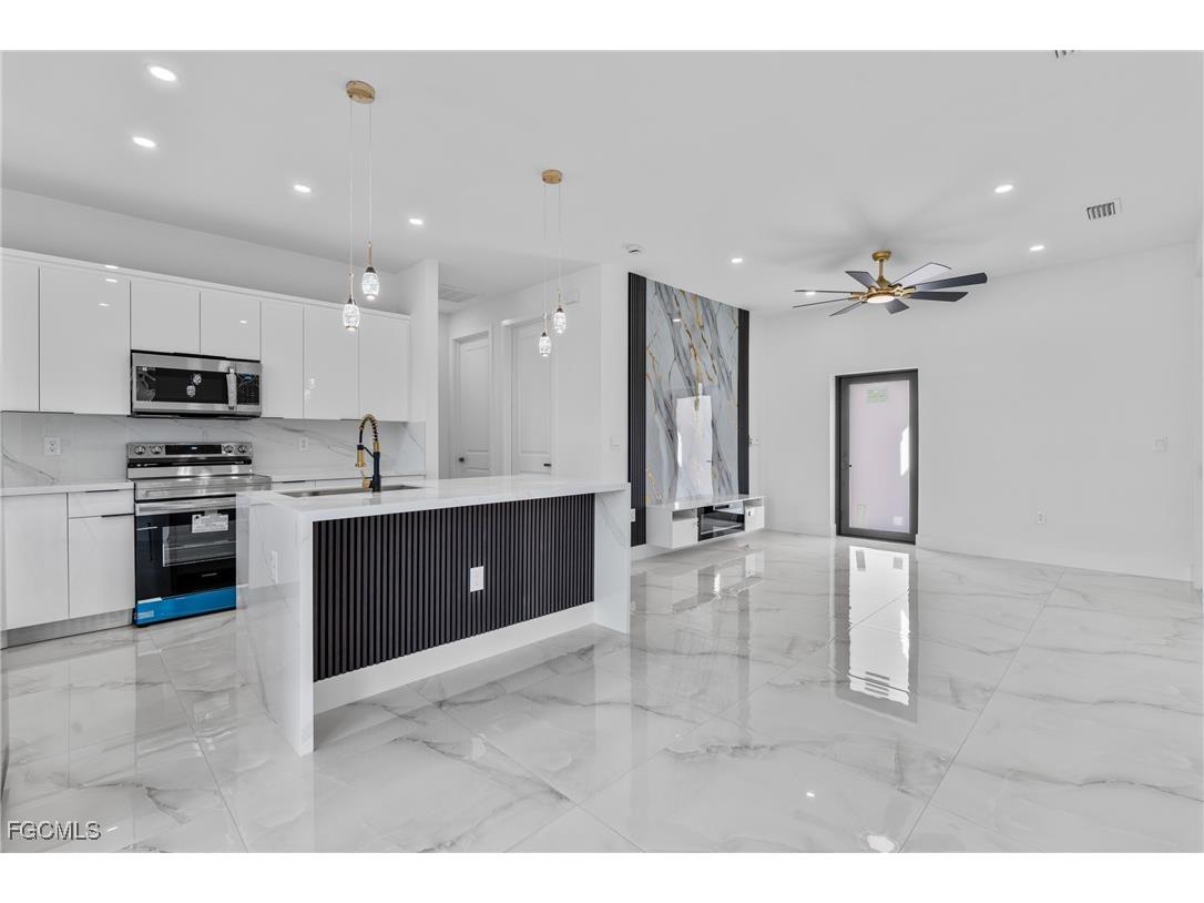 3408 20th Street SW Lehigh Acres FL 33976 2025022713 image9