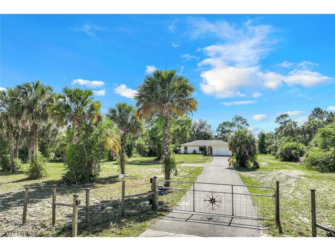 341 10th Street NE Naples FL 34120 224044554 image1