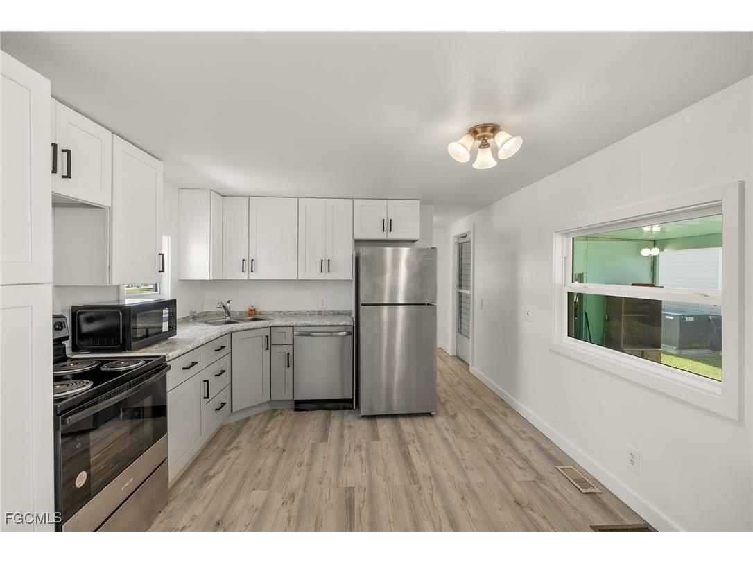 341 Mattie Avenue Fort Myers FL 33908 2026004939 image12