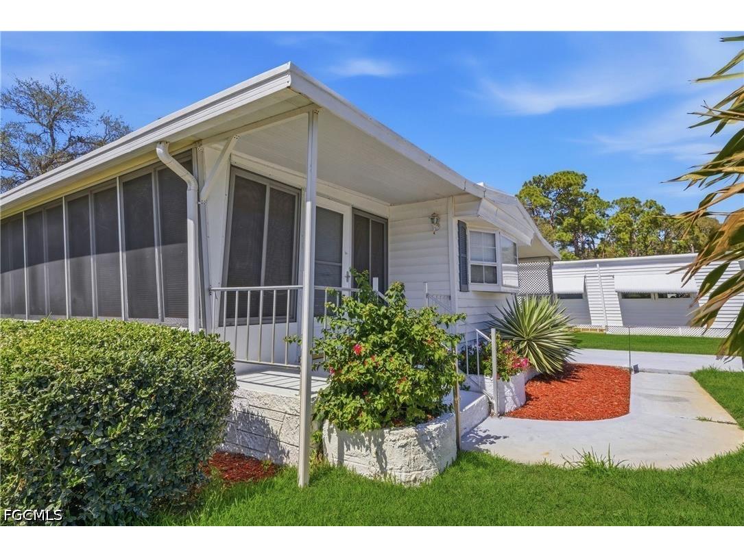 341 Shrub Lane S North Fort Myers FL 33917 2025026020 image4