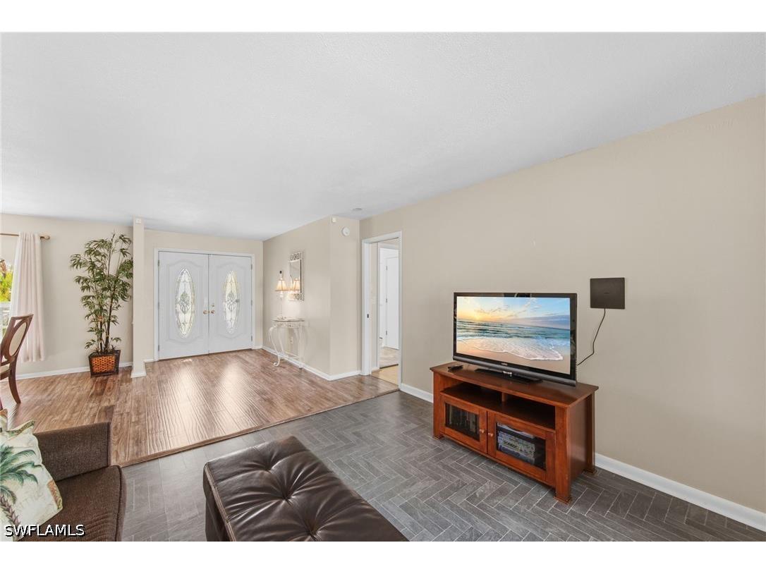 3410 Country Club Boulevard Cape Coral FL 33904 226020020 image4