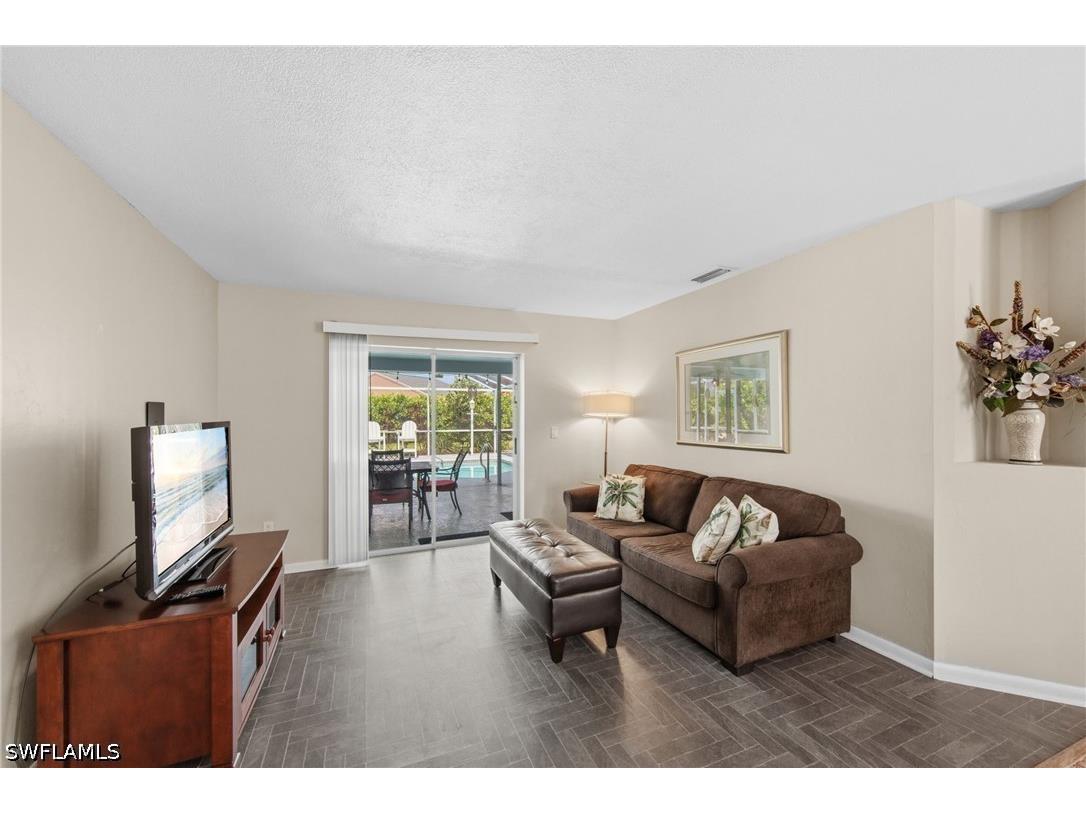 3410 Country Club Boulevard Cape Coral FL 33904 226020020 image7