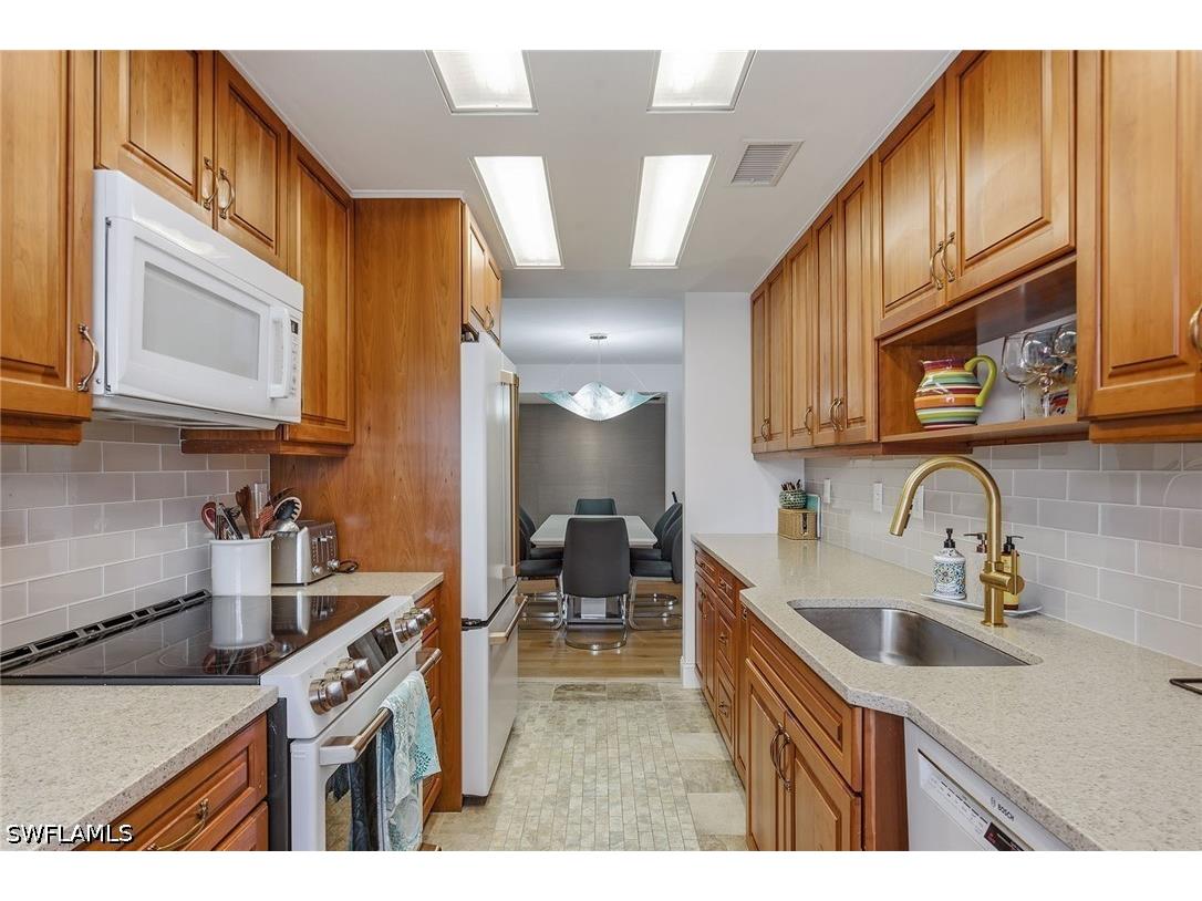 3410 Gulf Shore Boulevard N #203 Naples FL 34103 226019579 image5