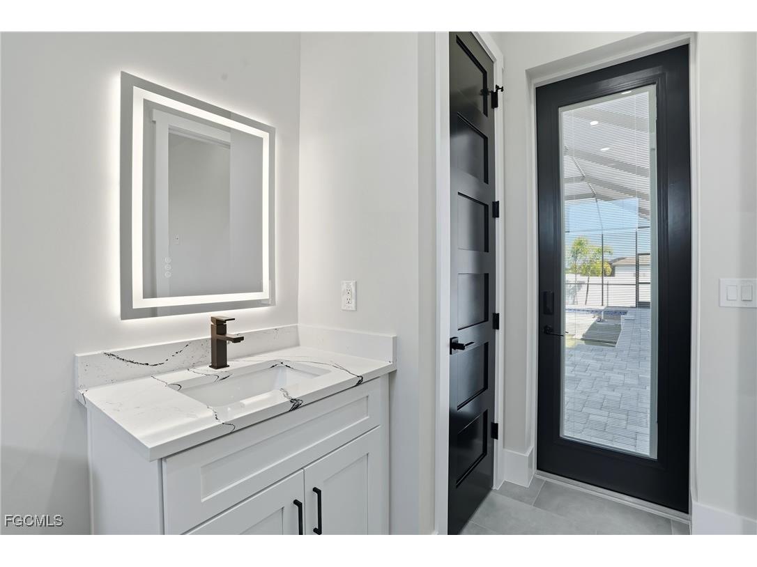 3417 Gulfstream Parkway Cape Coral FL 33993 2025012029 image33