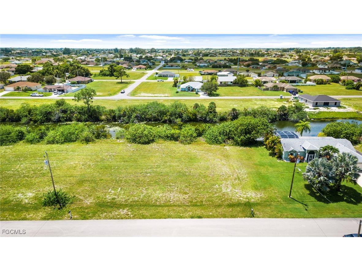 342 NE 25th Terrace Cape Coral FL 33909 2025025271 image2