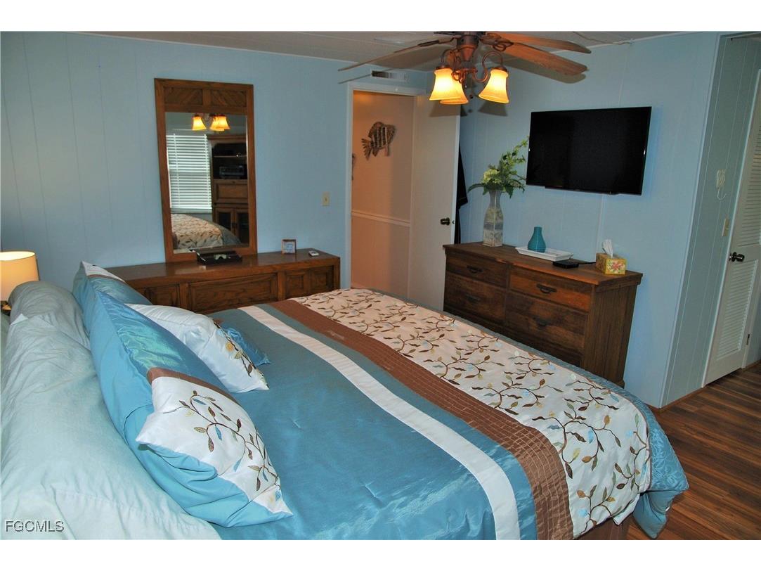 342 Nicklaus Boulevard North Fort Myers FL 33903 2025023342 image32