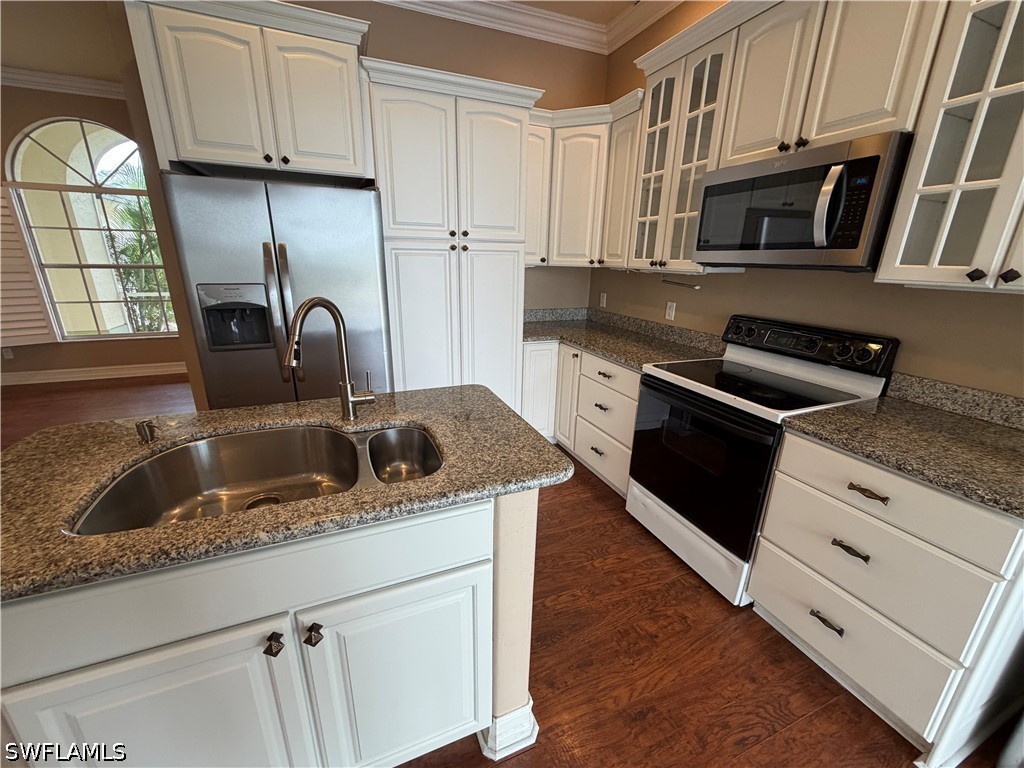 3425 Anton Court Naples FL 34109 226021835 image11