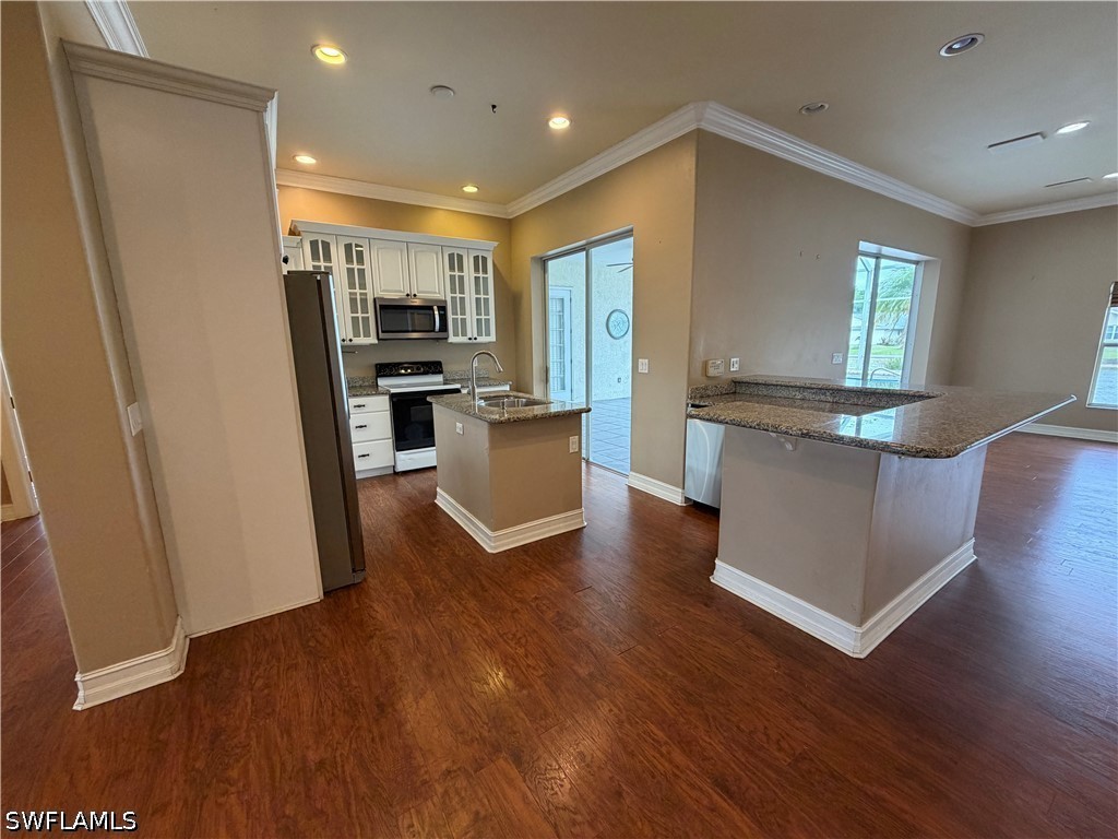 3425 Anton Court Naples FL 34109 226021835 image4