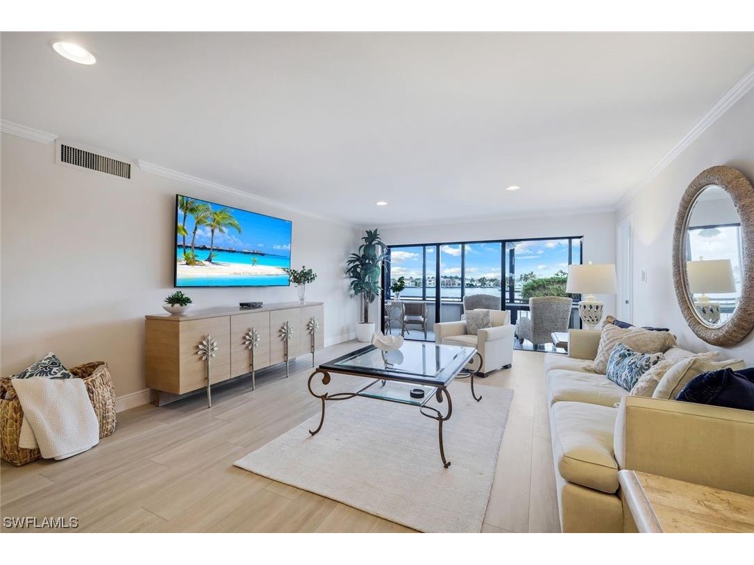 3430 Gulf Shore Boulevard N #2E Naples FL 34103 223071019 image1