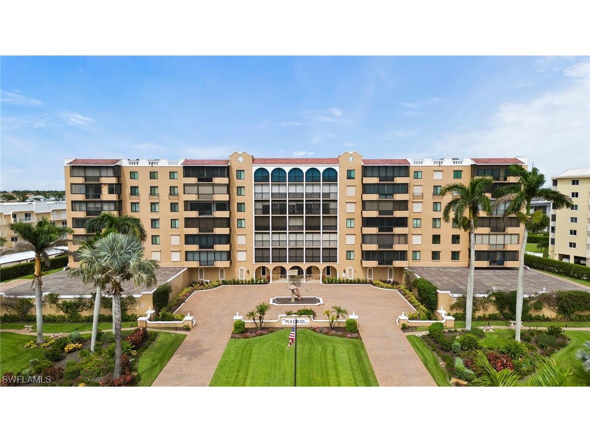3430 Gulf Shore Boulevard N #4G Naples FL 34103 223051835 image1
