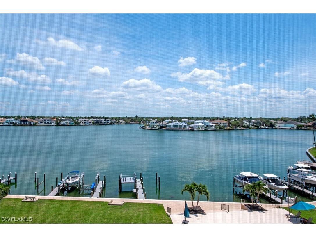 3430 Gulf Shore Boulevard N #5B Naples FL 34103 223032807 image1