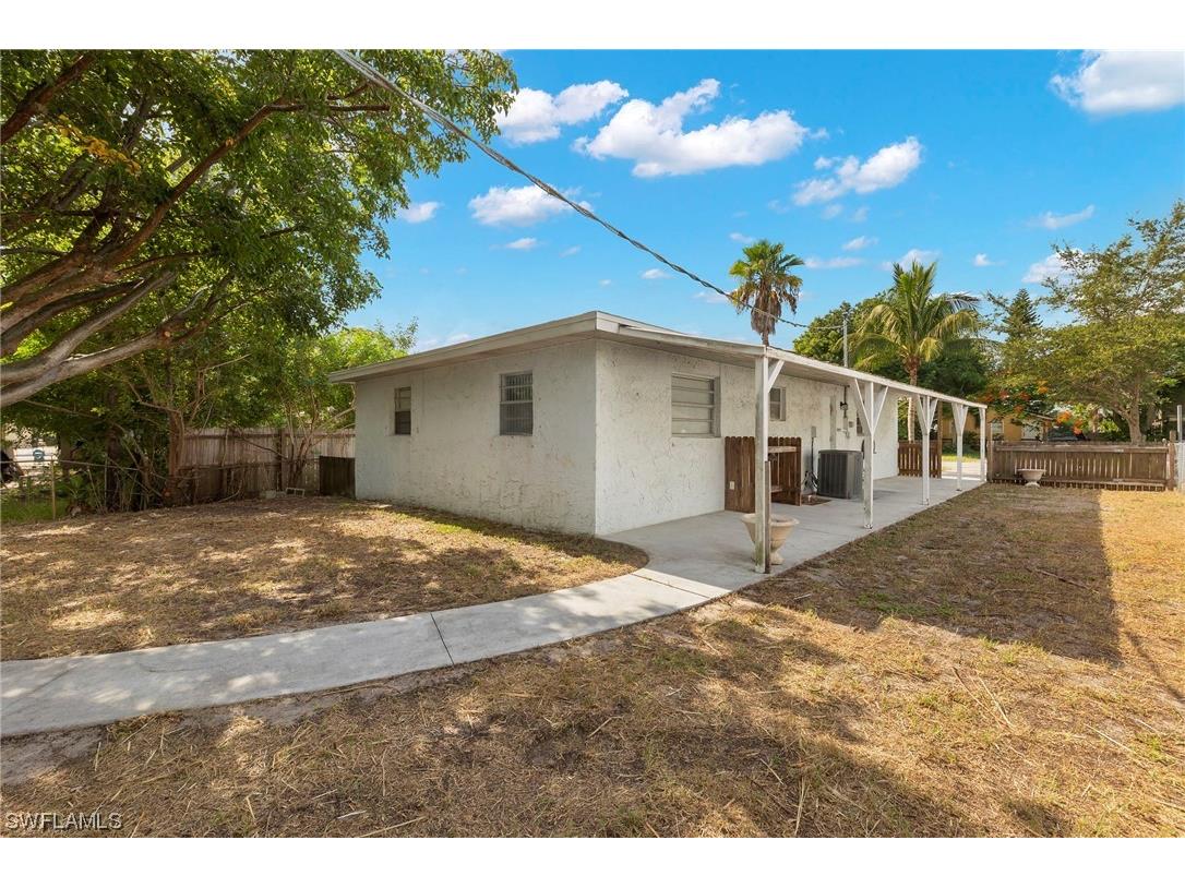 3433 Hibiscus Avenue Naples FL 34104 223057861 image1