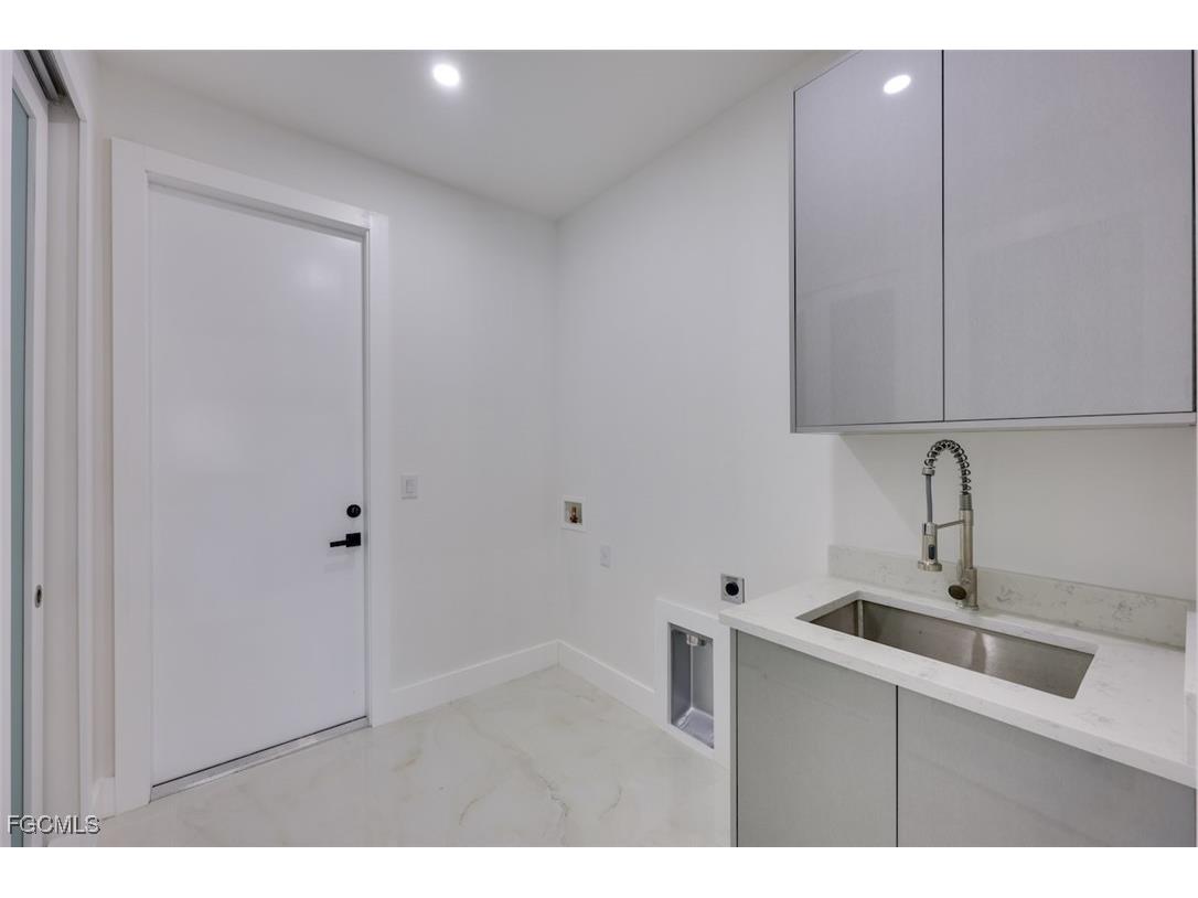 3436 SW 8th Street Cape Coral FL 33991 2025002336 image38