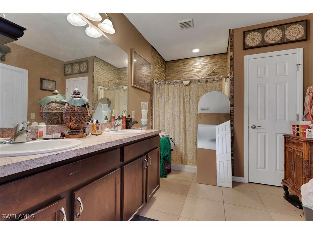 3440 Acapulco Circle Cape Coral FL 33909 226008876 image10